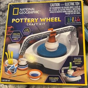 National Geographic Pottery Wheel Craft Kit with Blue and Orange Accents